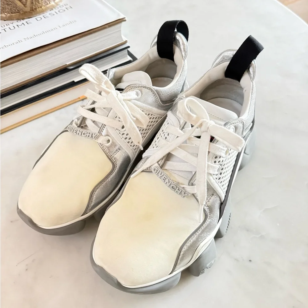 GIVENCHY Jaw Low-Top Sneakers - Picture 16 of 16